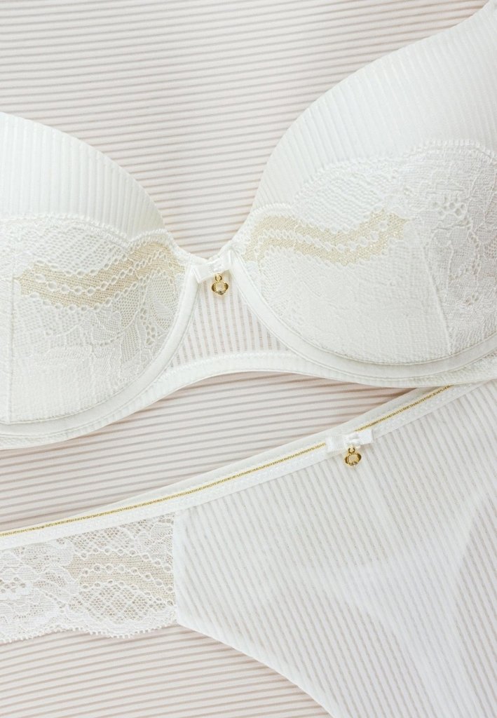 sku: S25-0115-06-RGM-LY | Brand: Marc Andre  | Size: 70 B 70 C 70 D 70 E 75 A 75 B 75 C 75 D 75 E 80 A 80 B 80 C 80 D 80 E 85 B 85 C 85 D 85 E  | Colors: Белый  | Бренды Marc&Andre | Бюстгальтер Нижнее белье Пуш-ап | Title: Бюстгальтер EMBRACING