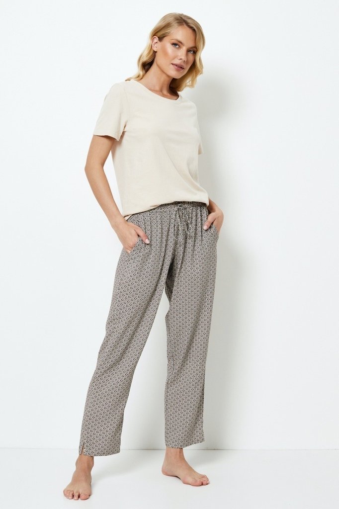 sku: JADE | Brand: Aruelle  | Size: XSmall Small Medium Large XLarge XXLarge  | Colors: Бежевый  | Бренды Aruelle | Домашняя одежда Пижамы | Title: Пижама с брюками JADE