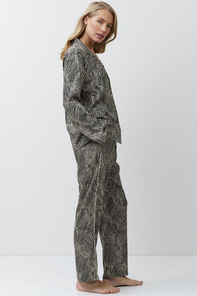 sku: LINNA | Brand: Aruelle  | Size: XSmall Small Medium Large XLarge XXLarge  | Colors: Черный/Мокка  | Бренды Aruelle | Домашняя одежда Пижамы | Title: Пижама с брюками LINNA