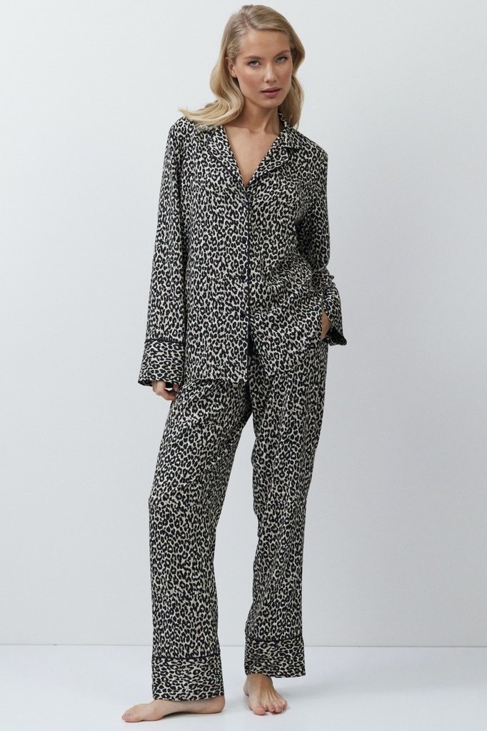 sku: LEONA | Brand: Aruelle  | Size: XSmall Small Medium Large XLarge XXLarge  | Colors: Леопард  | Бренды Aruelle | Домашняя одежда Пижамы | Title: Пижама с брюками LEONA