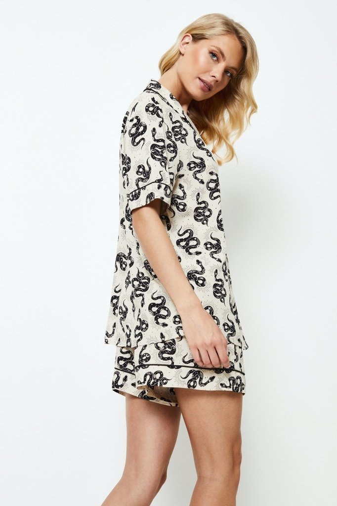 sku: DAKARA | Brand: Aruelle  | Size: XSmall Small Medium Large XLarge  | Colors: Экрю/черный  | Бренды Aruelle | Домашняя одежда Пижамы | Title: Пижама с шортами DAKARA
