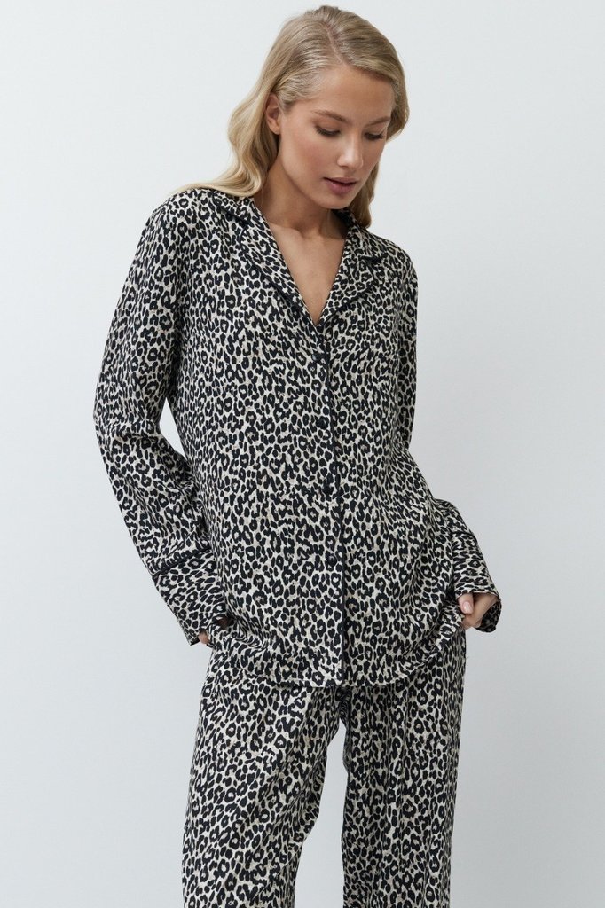 sku: LEONA | Brand: Aruelle  | Size: XSmall Small Medium Large XLarge XXLarge  | Colors: Леопард  | Бренды Aruelle | Домашняя одежда Пижамы | Title: Пижама с брюками LEONA