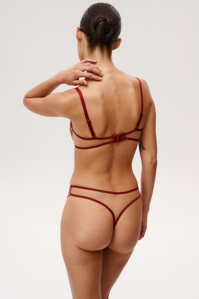 sku: 1035 | Brand: Undress Code  | Size: Small Medium Large  | Colors: Бордовый  | Бренды Undress Code | Трусы Нижнее белье Стринги | Title: Стринги FAYE