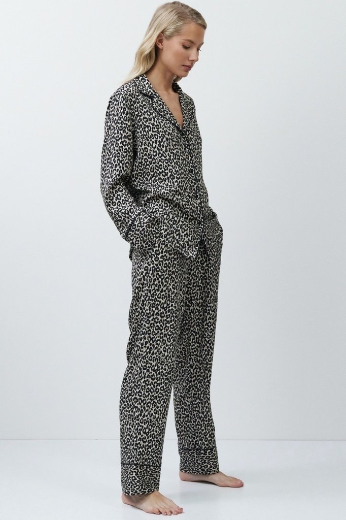 sku: LEONA | Brand: Aruelle  | Size: XSmall Small Medium Large XLarge XXLarge  | Colors: Леопард  | Бренды Aruelle | Домашняя одежда Пижамы | Title: Пижама с брюками LEONA