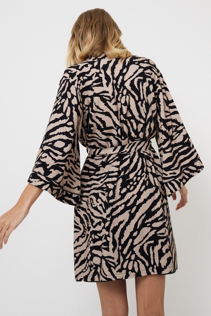 sku: SHERRY | Brand: Aruelle  | Size: XSmall Small Medium Large XLarge  | Colors: Капучино/Черный  | Бренды Aruelle | Домашняя одежда Халаты | Title: Халат SHERRY