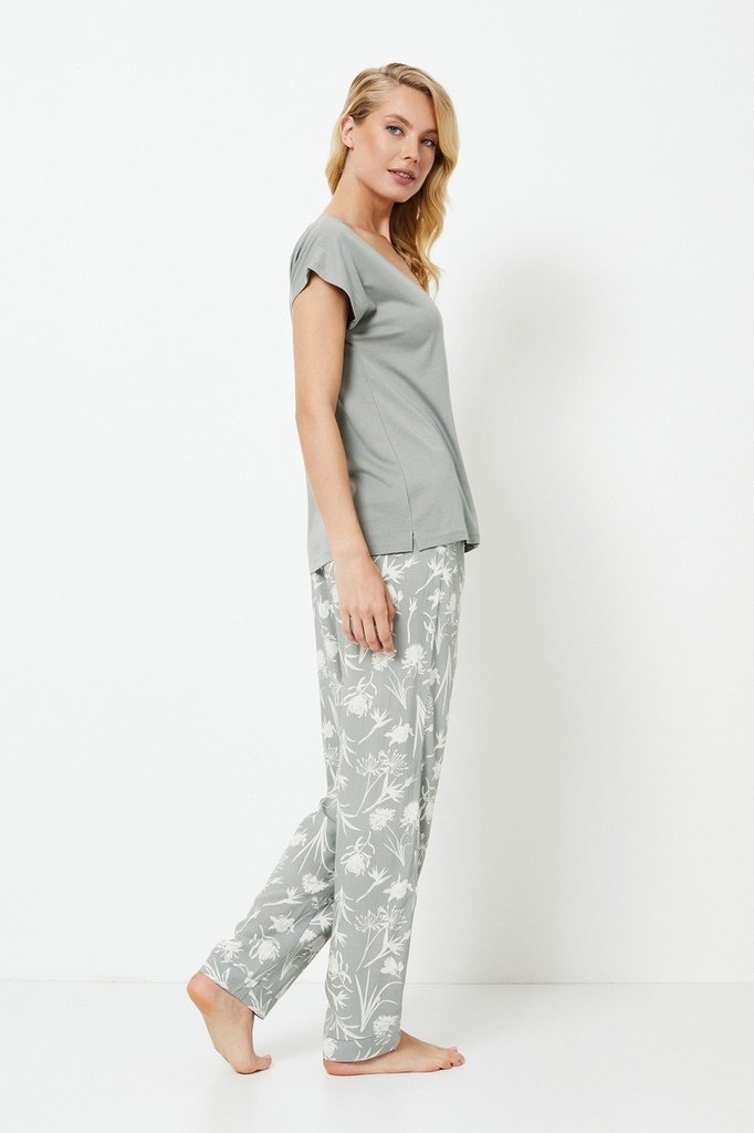 sku: FABIANA | Brand: Aruelle  | Size: XSmall Small Medium Large XLarge XXLarge  | Colors: Хаки  | Бренды Aruelle | Домашняя одежда Пижамы | Title: Пижама с брюками FABIANA