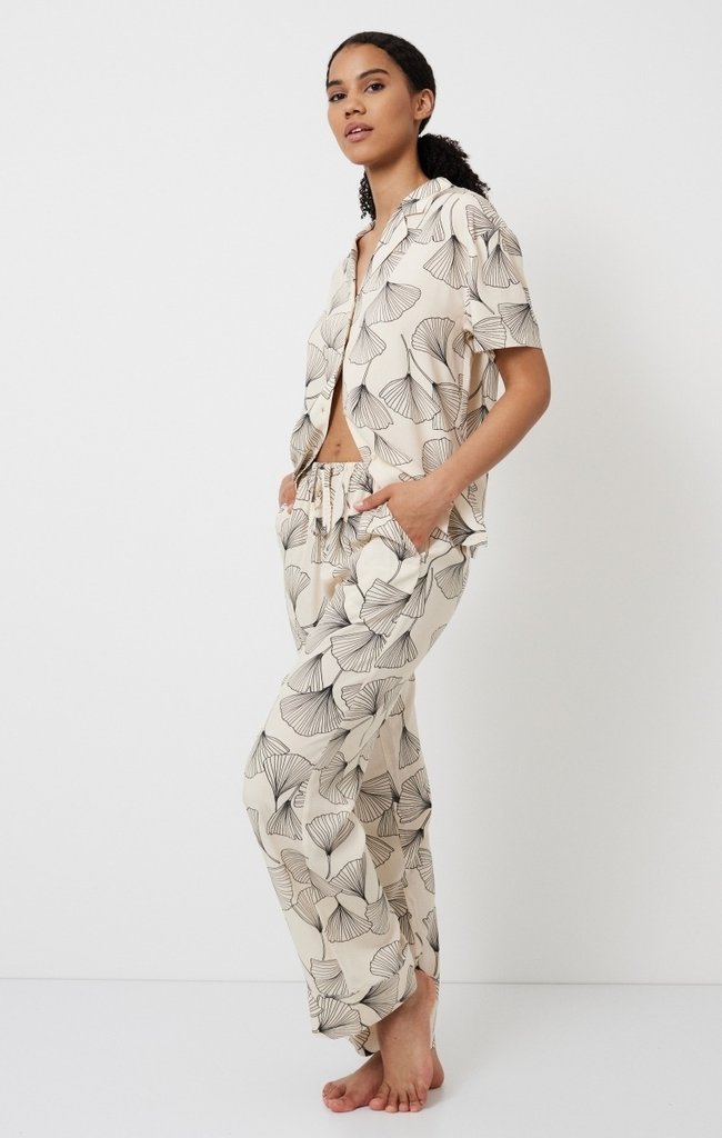 sku: SEASHELL | Brand: Aruelle  | Size: XSmall Small Medium Large XLarge XXLarge  | Colors: Экрю  | Бренды Aruelle | Домашняя одежда Пижамы | Title: Пижама с брюками SEASHELL