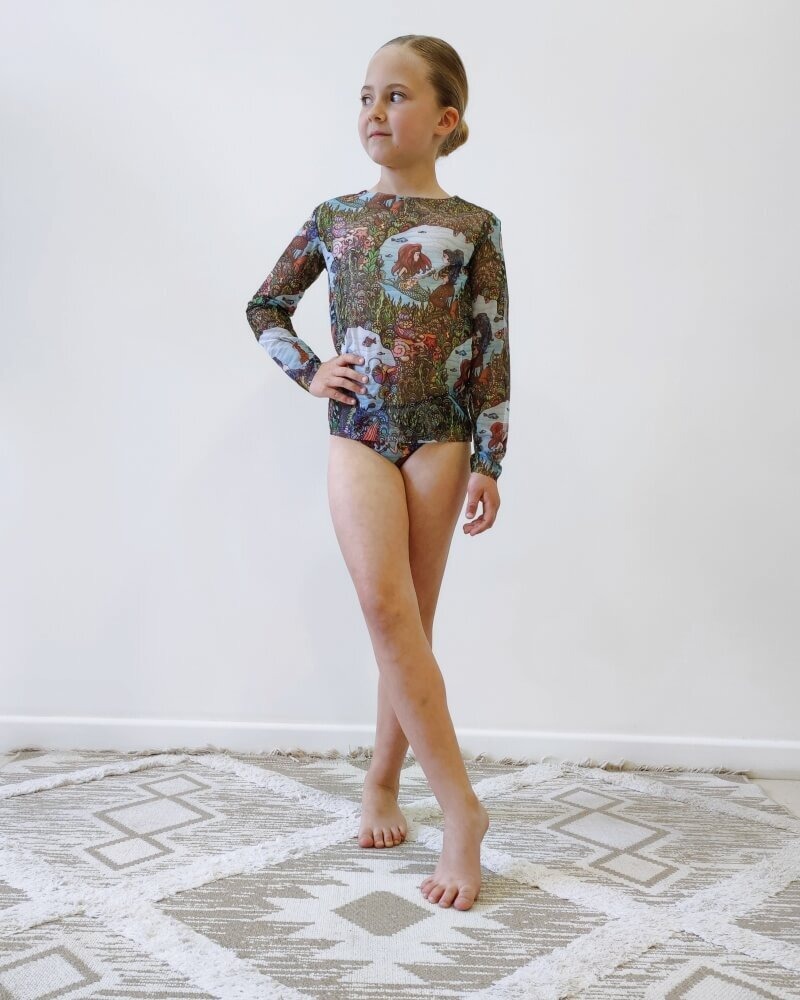 sku: 22002480 | Brand: RoDaSoleil  | Size: 104 110 116 122 128 134 140 146  | Colors: Цветной  | Бренды RoDaSoleil | Детские купальники | Title: Футболка РУСАЛКИ